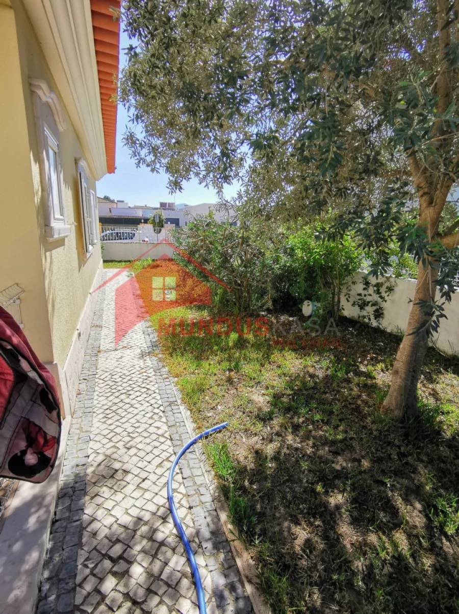 Moradia T5 para Venda em Azeitão (São Lourenço e São Simão) Foto 71