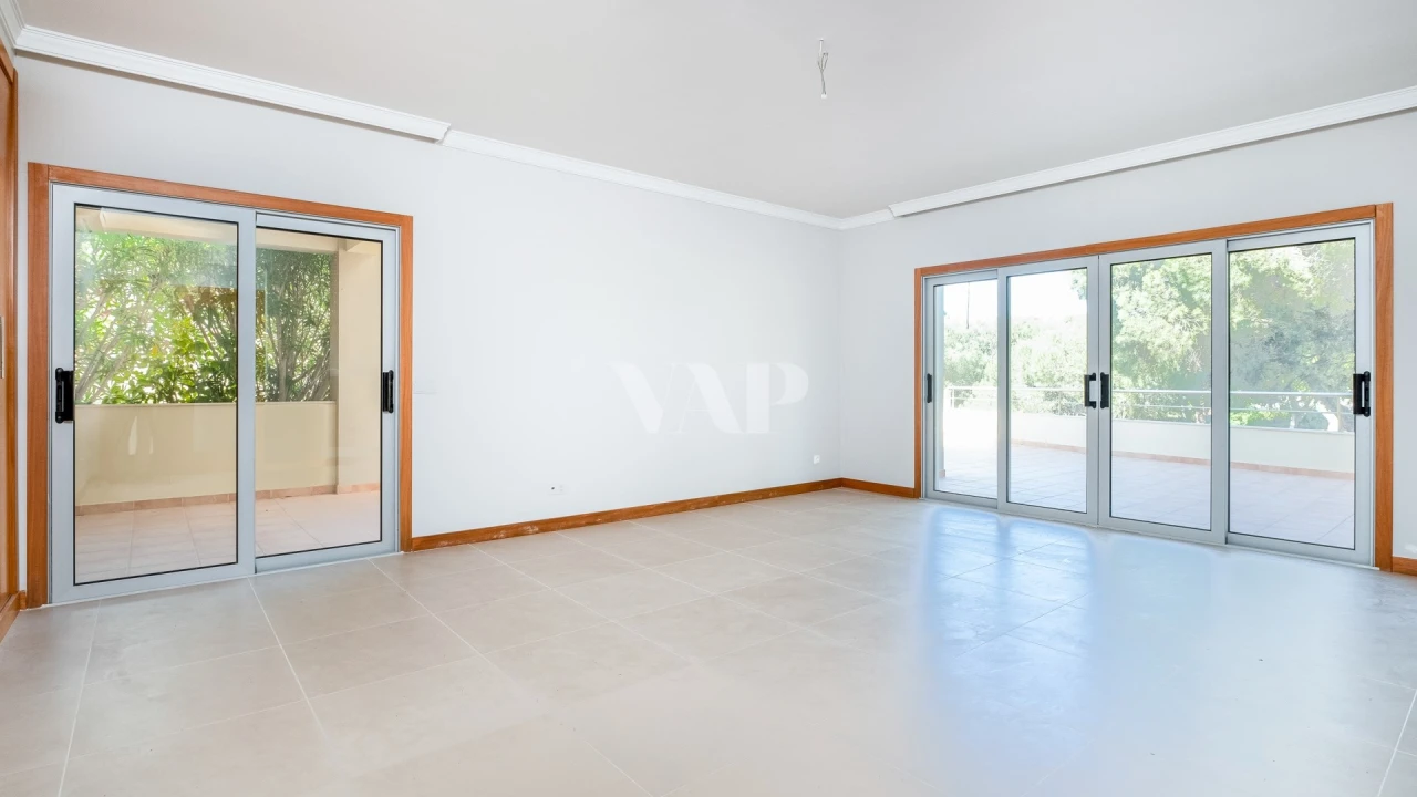 Moradia T5 para Venda em Quarteira Foto 10