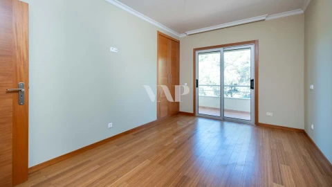 Moradia T5 para Venda em Quarteira