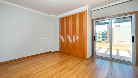 Moradia T5 para Venda em Quarteira