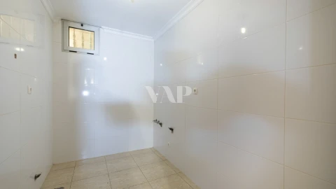 Moradia T5 para Venda em Quarteira