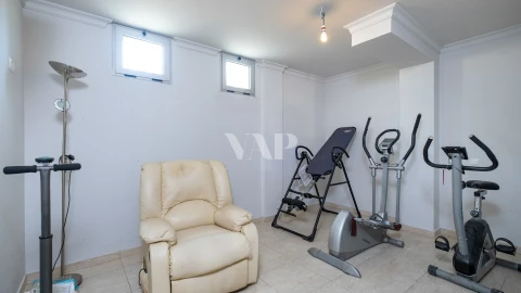 Moradia T5 para Venda em Quarteira