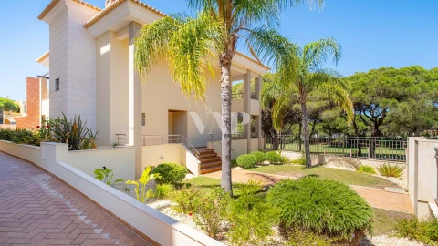 Moradia T5 para Venda em Quarteira