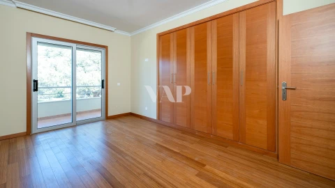 Moradia T5 para Venda em Quarteira
