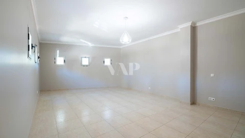 Moradia T4 para Venda em Quarteira