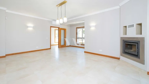 Moradia T4 para Venda em Quarteira