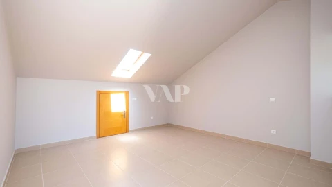 Moradia T4 para Venda em Quarteira