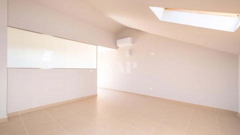 Moradia T4 para Venda em Quarteira