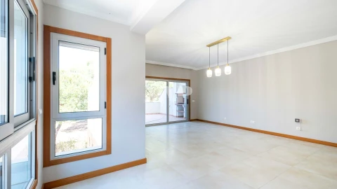 Moradia T4 para Venda em Quarteira