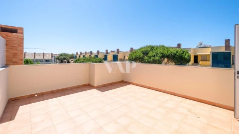 Moradia T4 para Venda em Quarteira