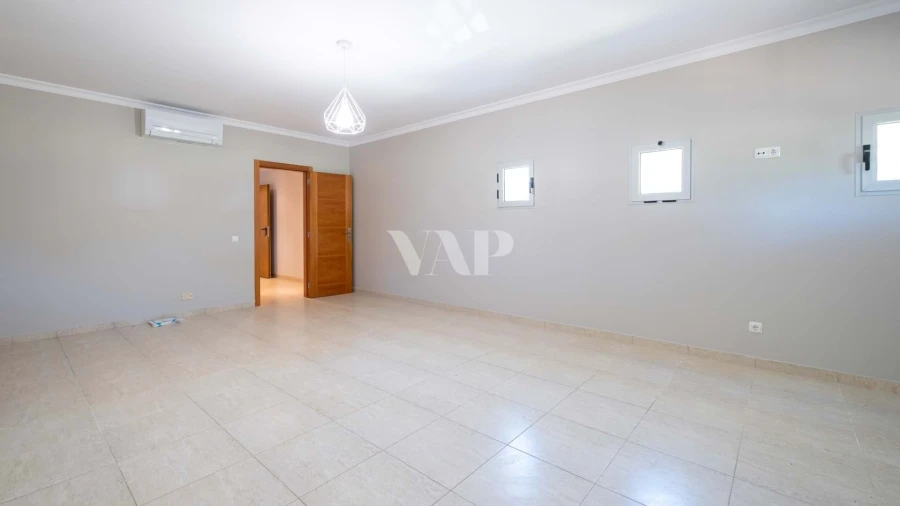 Moradia T4 para Venda em Quarteira Foto 32