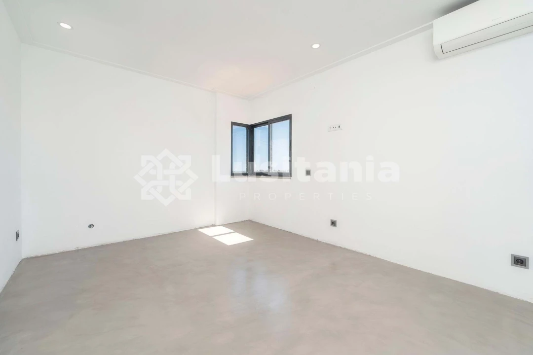 Moradia T5 para Venda em Quarteira Foto 16