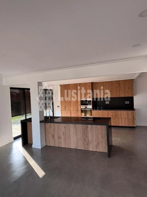 Moradia T5 para Venda em Quarteira