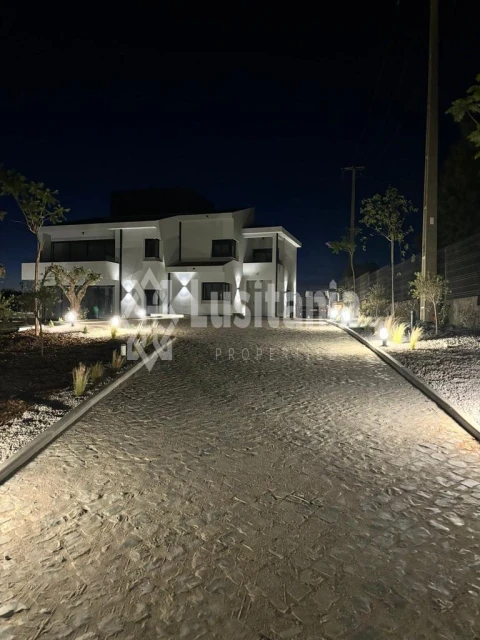 Moradia T5 para Venda em Quarteira