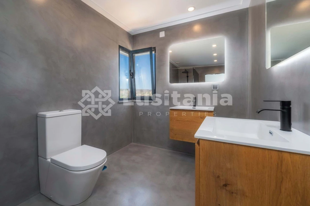 Moradia T5 para Venda em Quarteira Foto 32