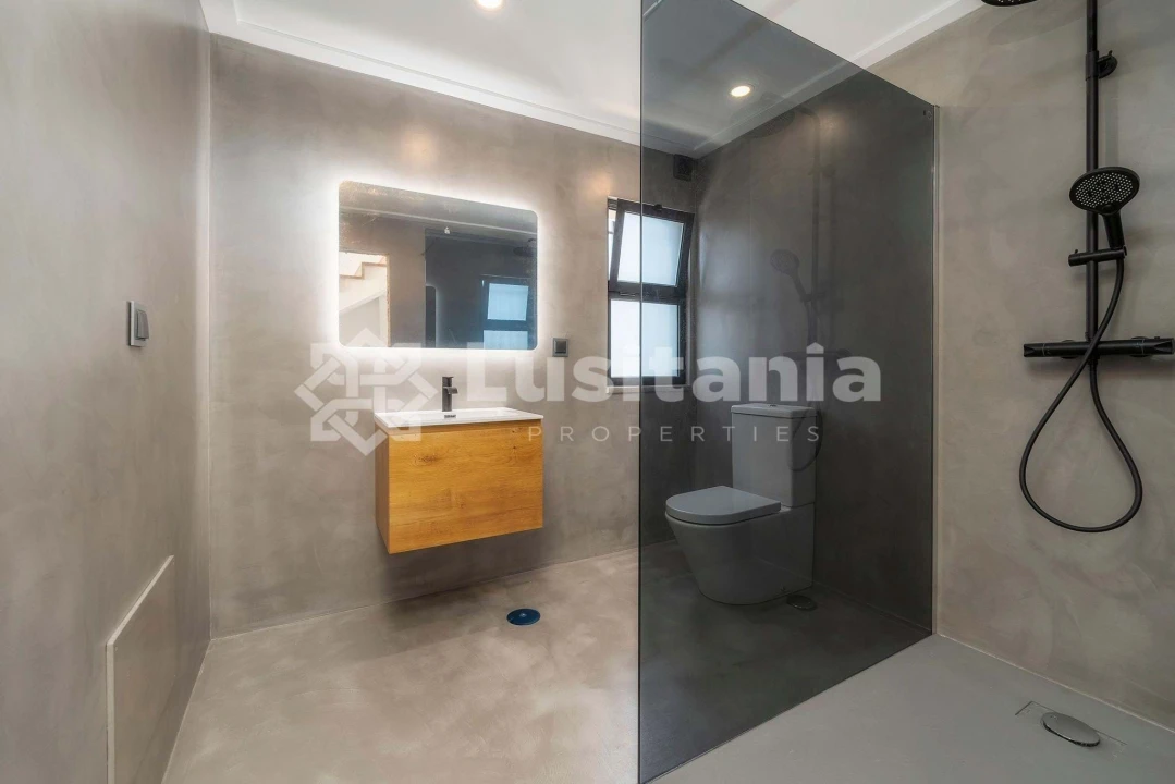 Moradia T5 para Venda em Quarteira Foto 33