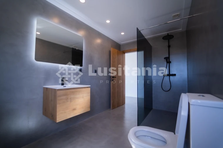 Moradia T5 para Venda em Quarteira Foto 18