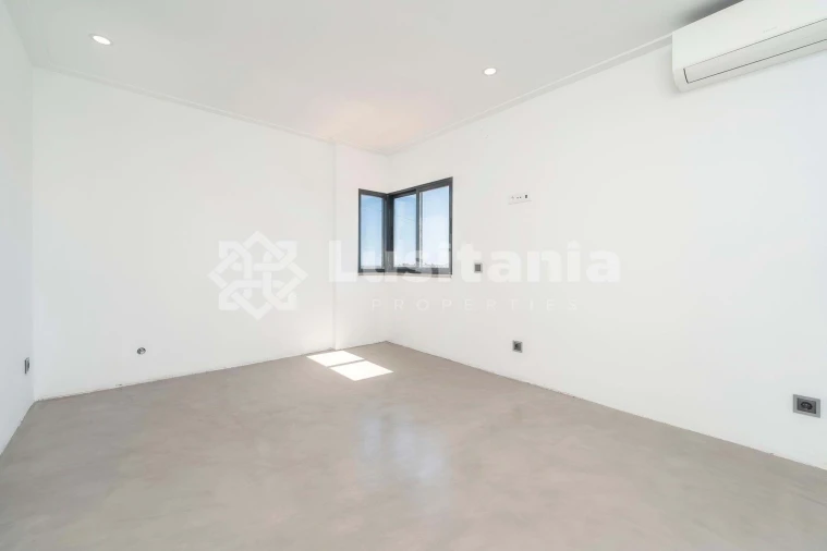 Moradia T5 para Venda em Quarteira Foto 16