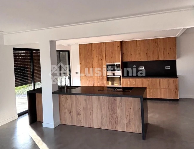 Moradia T5 para Venda em Quarteira Foto 7