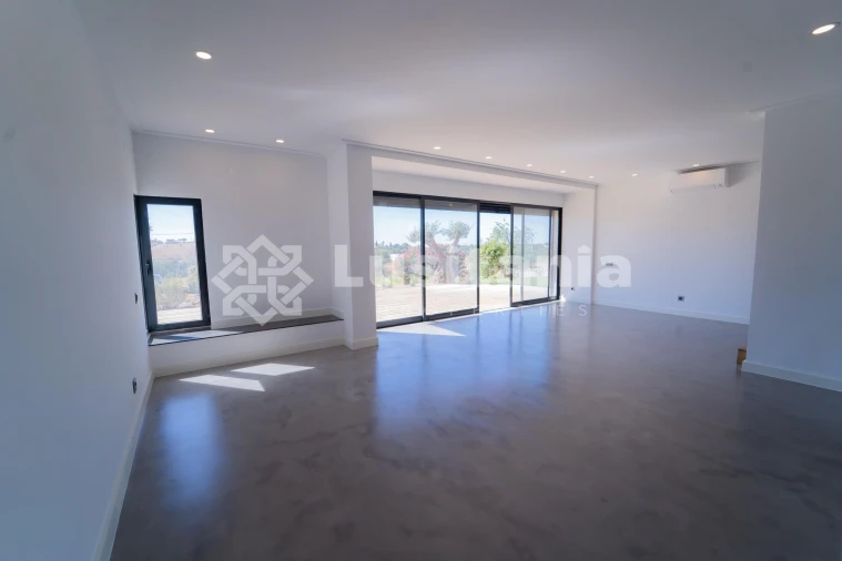 Moradia T5 para Venda em Quarteira Foto 13