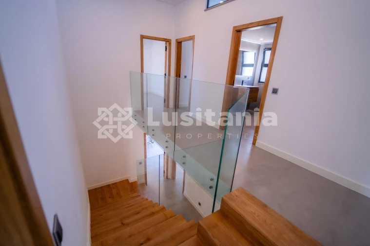 Moradia T5 para Venda em Quarteira Foto 35