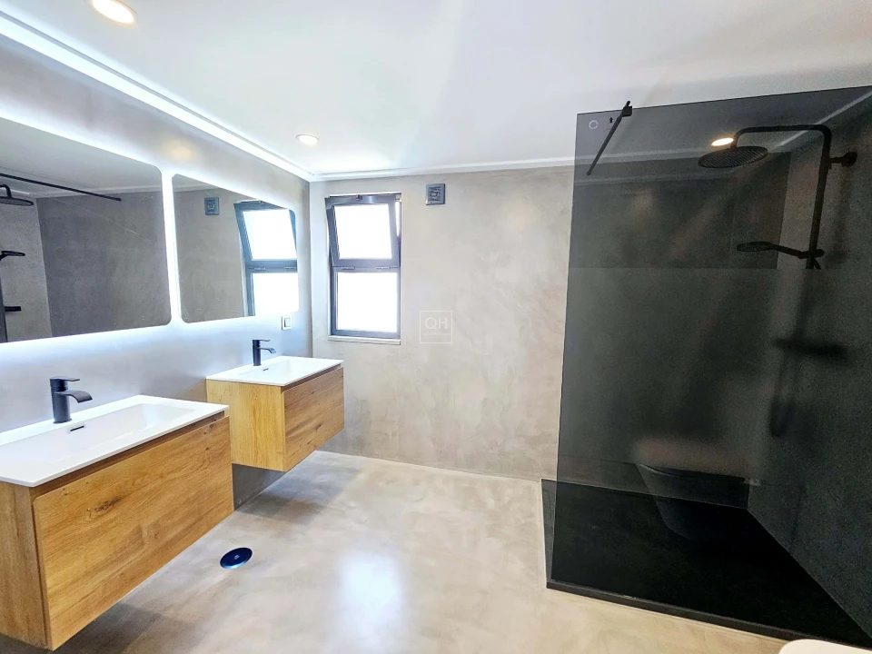 Moradia T7 para Venda em Quarteira Foto 11