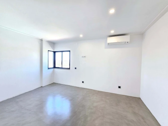 Moradia T7 para Venda em Quarteira Foto 12