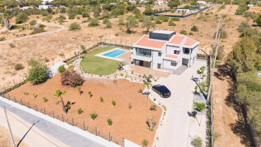 Moradia T7 para Venda em Quarteira