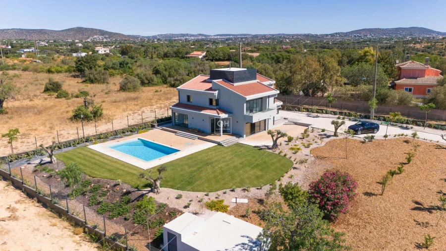 Moradia T7 para Venda em Quarteira Foto 2