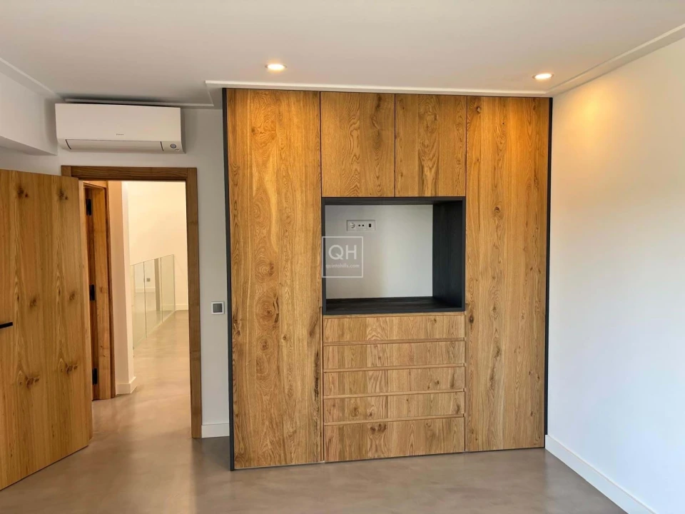 Moradia T7 para Venda em Quarteira Foto 8