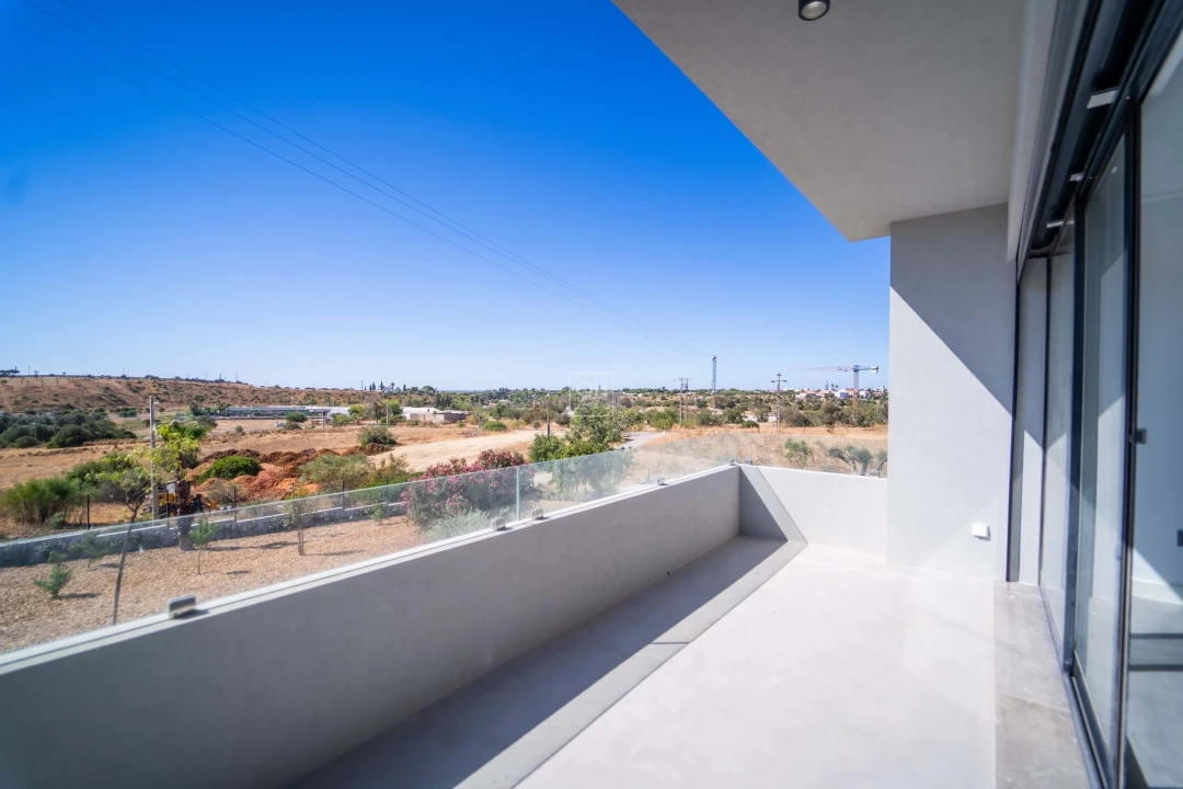 Moradia T7 para Venda em Quarteira Foto 15