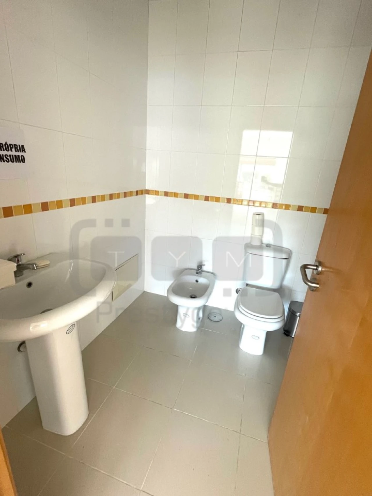 Loja para Arrendamento em Carregueiros Foto 5