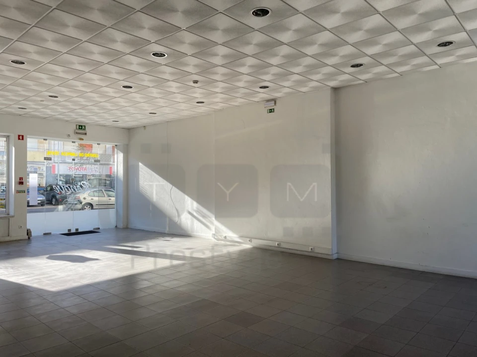 Loja para Arrendamento em São João Baptista e Santa Maria dos Olivais Foto 4