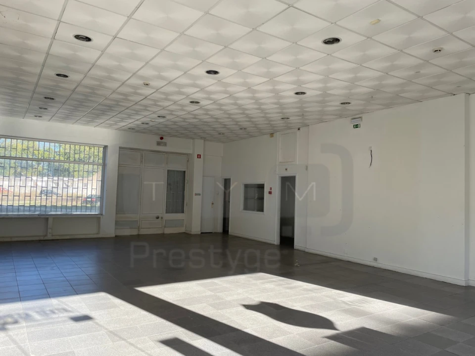 Loja para Arrendamento em São João Baptista e Santa Maria dos Olivais Foto 2