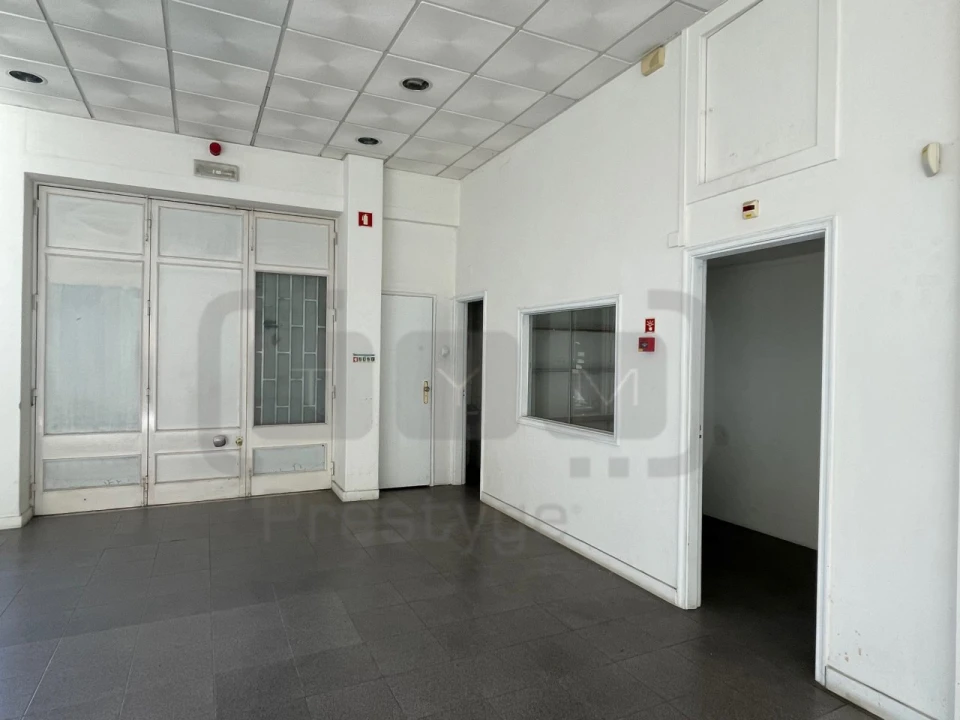 Loja para Arrendamento em São João Baptista e Santa Maria dos Olivais Foto 7