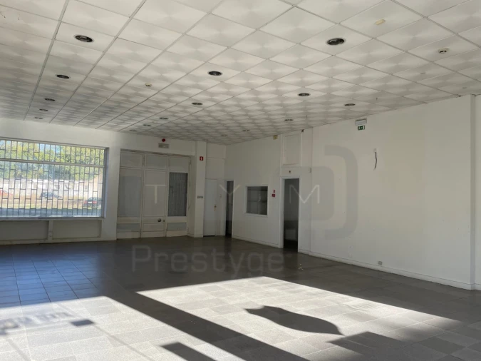 Loja para Arrendamento em São João Baptista e Santa Maria dos Olivais Foto 2