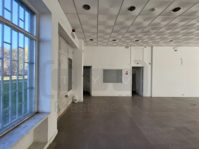 Loja para Arrendamento em São João Baptista e Santa Maria dos Olivais Foto 1