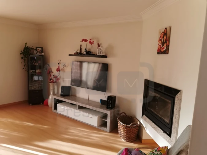 Moradia T3 para Venda em Casais e Alviobeira Foto 2