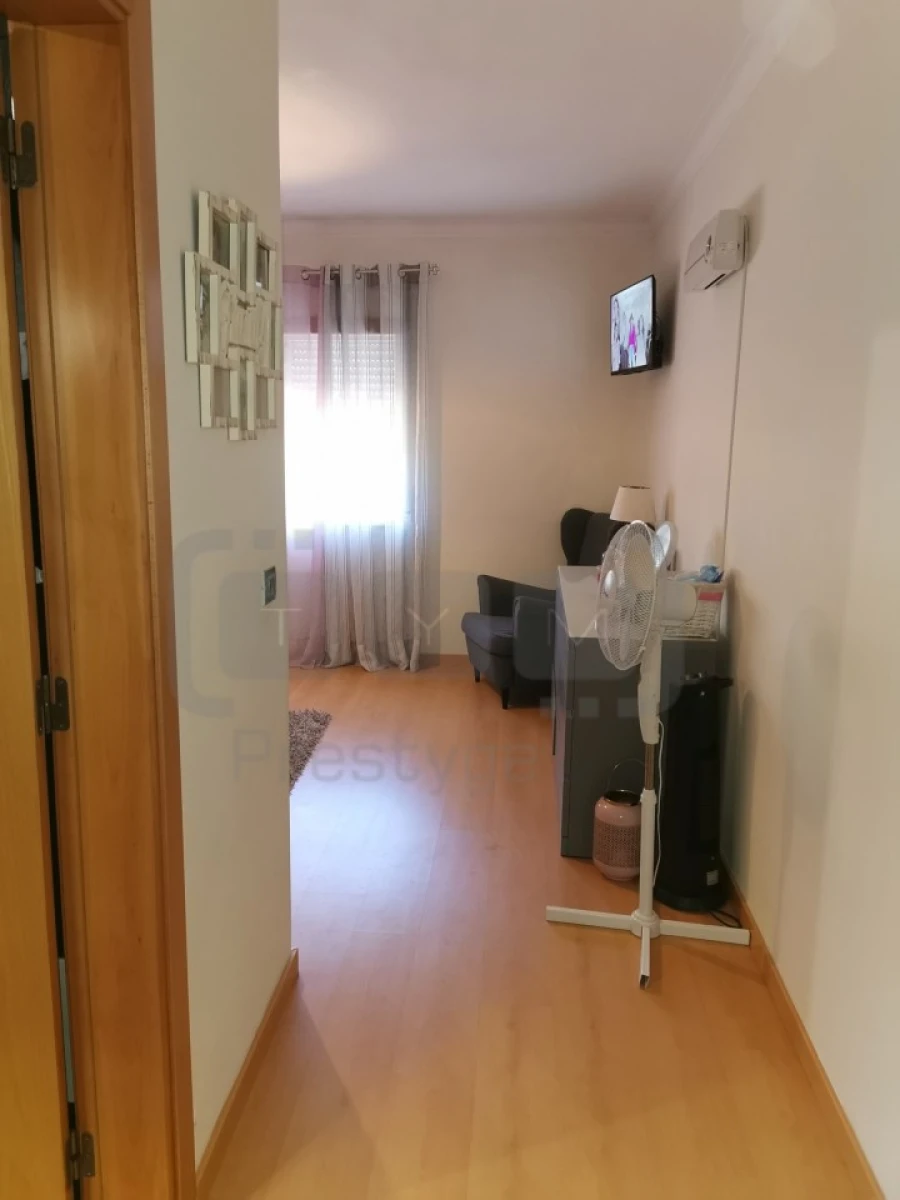 Moradia T3 para Venda em Casais e Alviobeira Foto 12