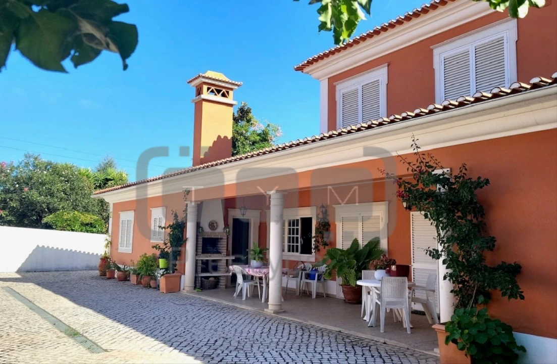 Moradia T5 para Venda em Casais e Alviobeira Foto 1