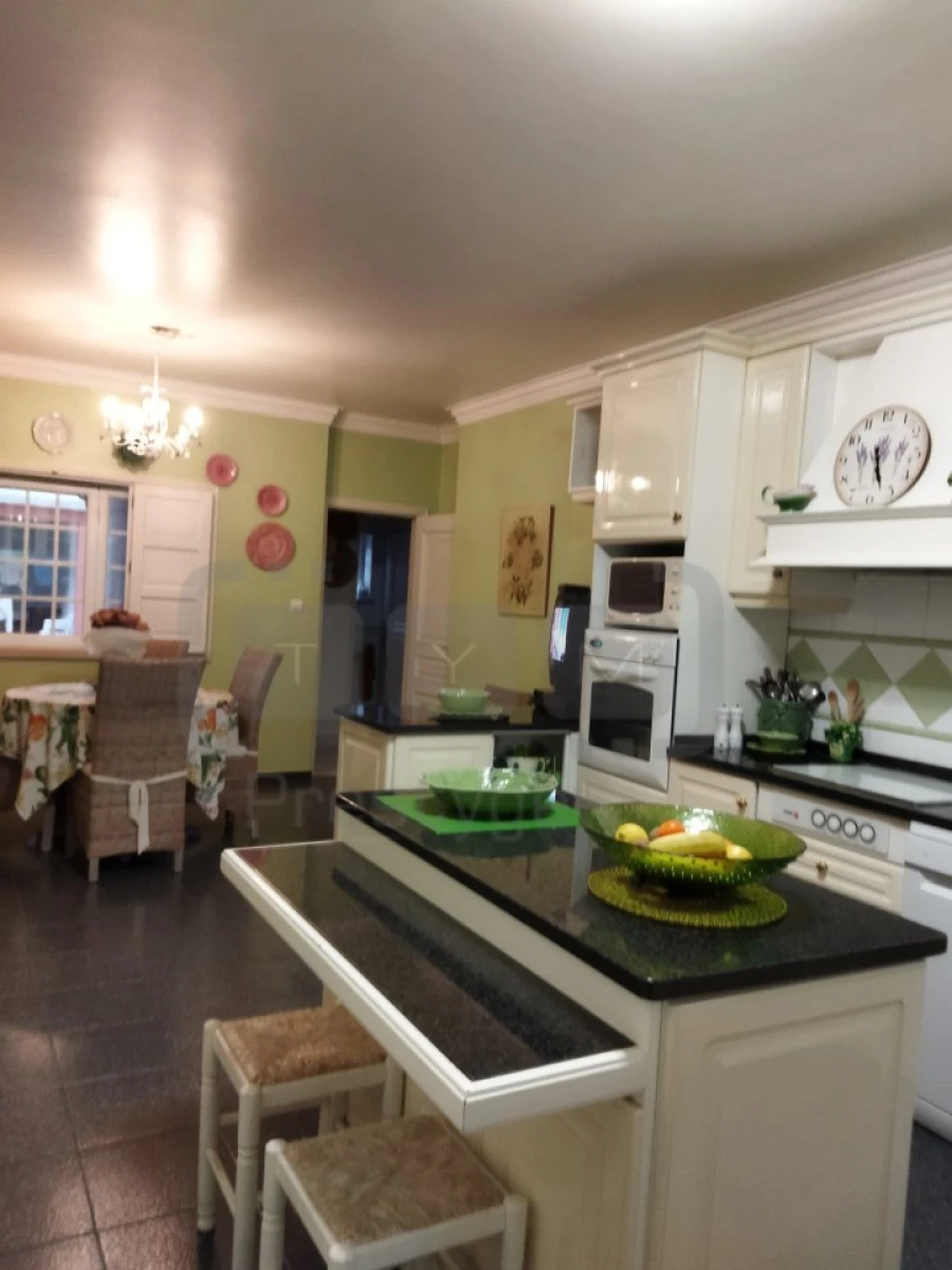 Moradia T5 para Venda em Casais e Alviobeira Foto 17