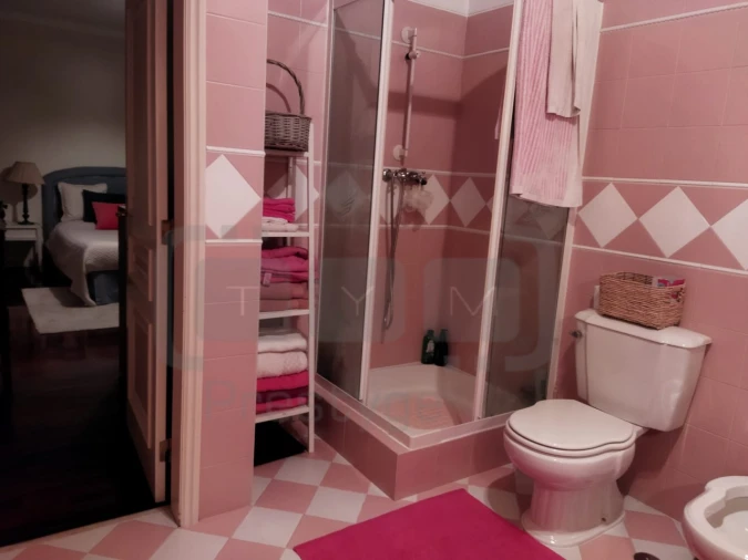 Moradia T5 para Venda em Casais e Alviobeira Foto 31