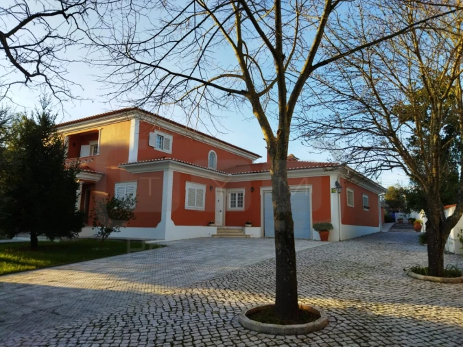 Moradia T5 para Venda em Casais e Alviobeira Foto 4