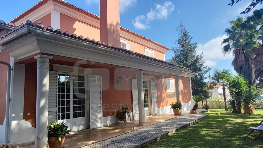 Moradia T5 para Venda em Casais e Alviobeira Foto 3