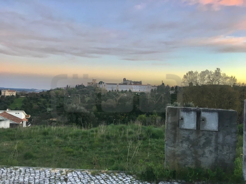 Terreno para Venda em São João Baptista e Santa Maria dos Olivais Foto 1