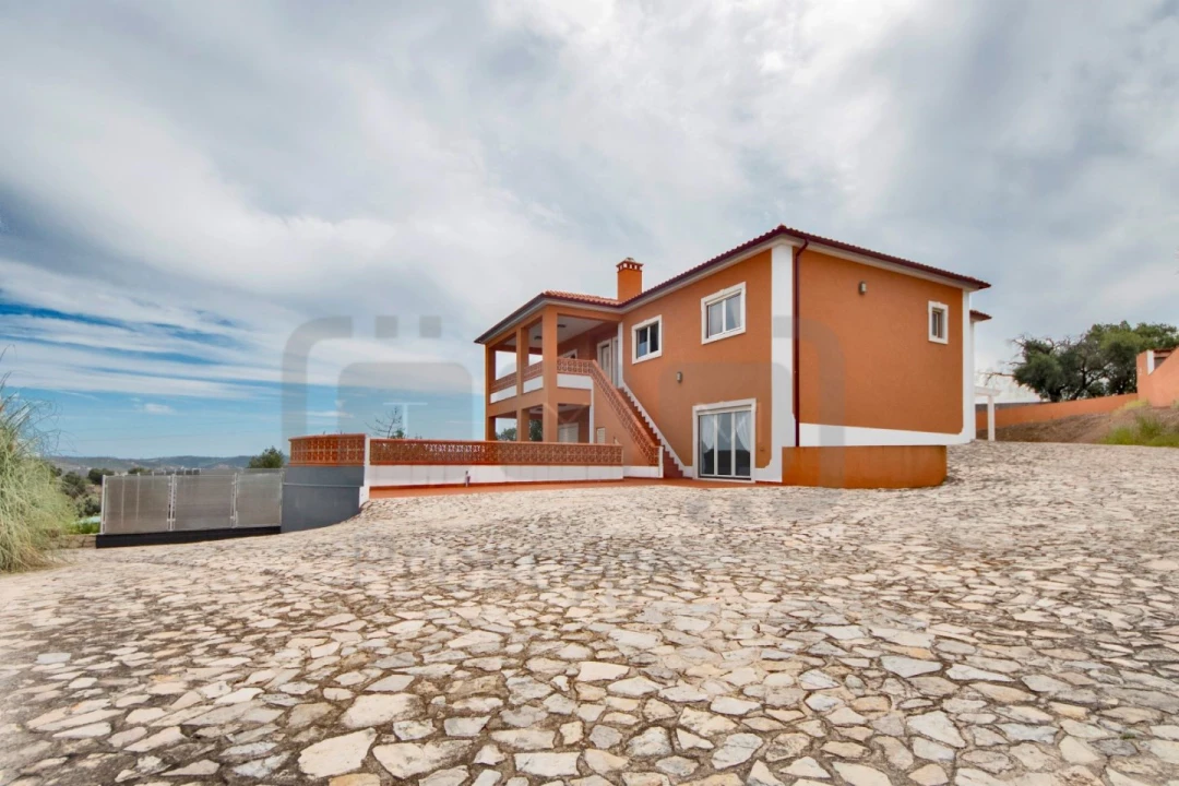 Moradia T4 para Venda em Serra e Junceira Foto 13