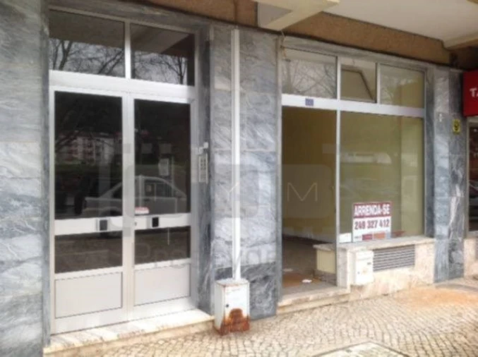 Loja para Venda em São João Baptista e Santa Maria dos Olivais Foto 1