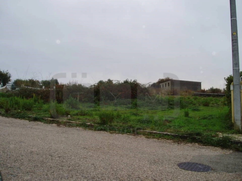 Terreno para Venda em Casais e Alviobeira Foto 1