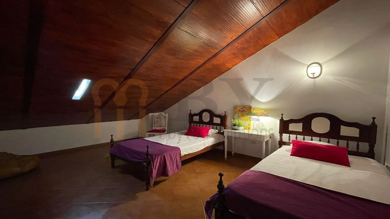 Moradia T5 para Venda em Corte do Pinto Foto 7