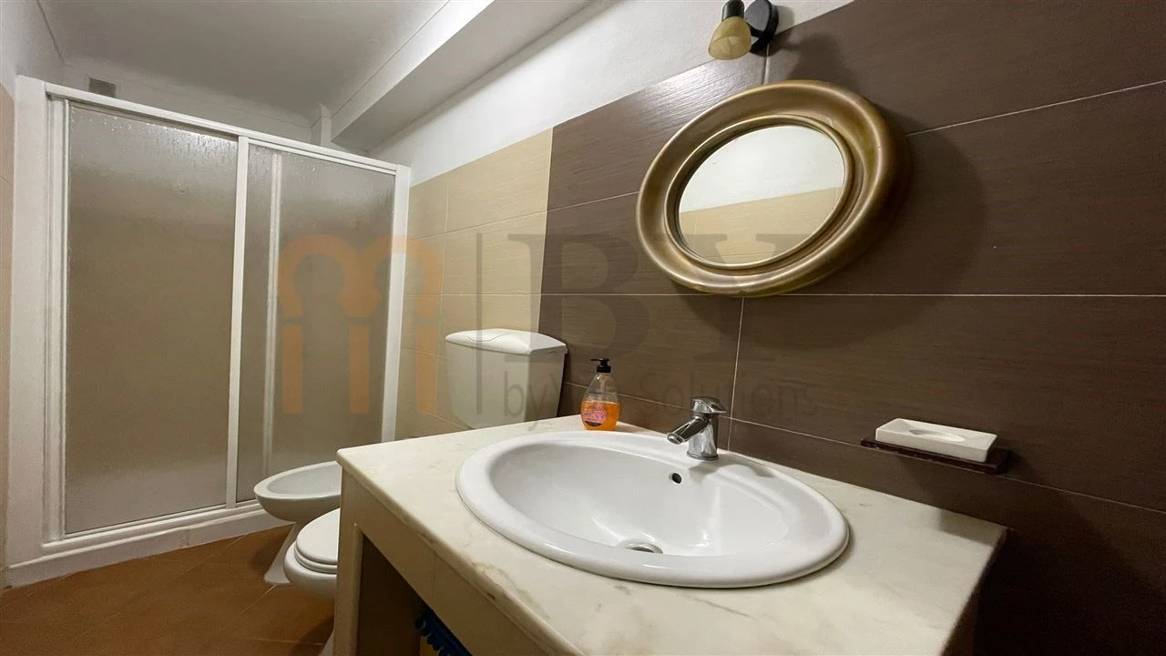 Moradia T5 para Venda em Corte do Pinto Foto 10